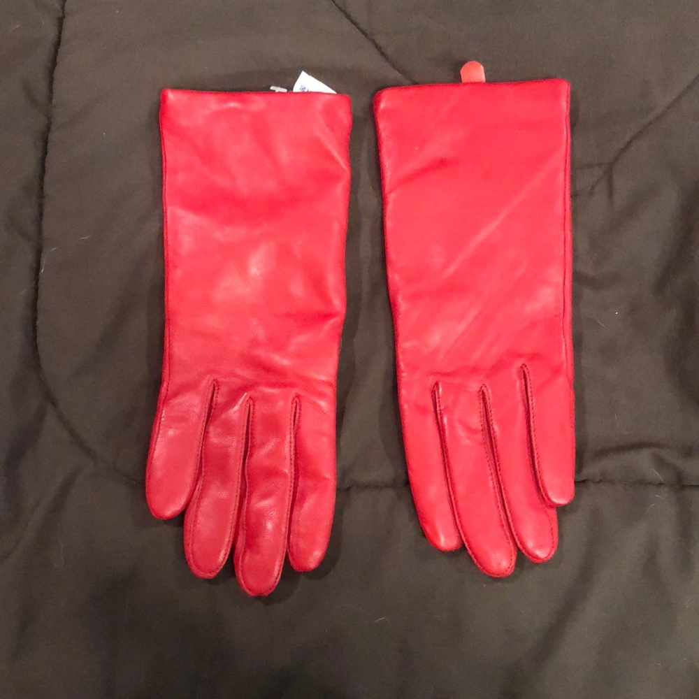 Women’s leather gloves